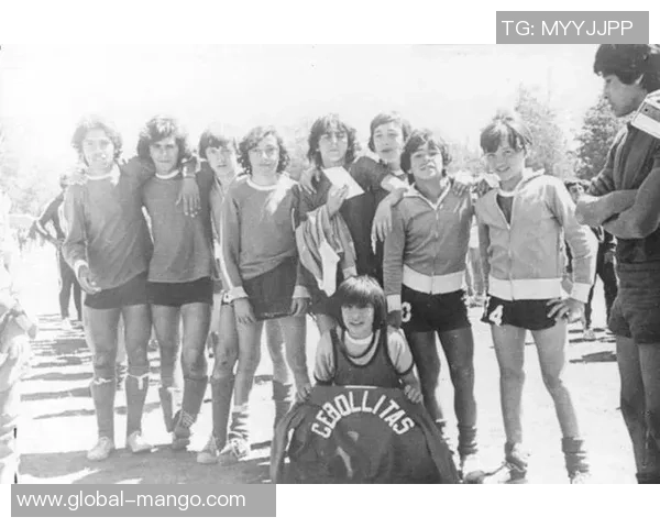 足球庞仲的传奇人生与球场背后的故事揭秘